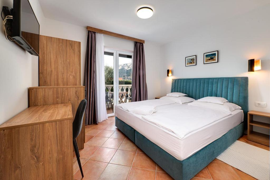 Bed & Breakfast Dosen III Baska  Luaran gambar