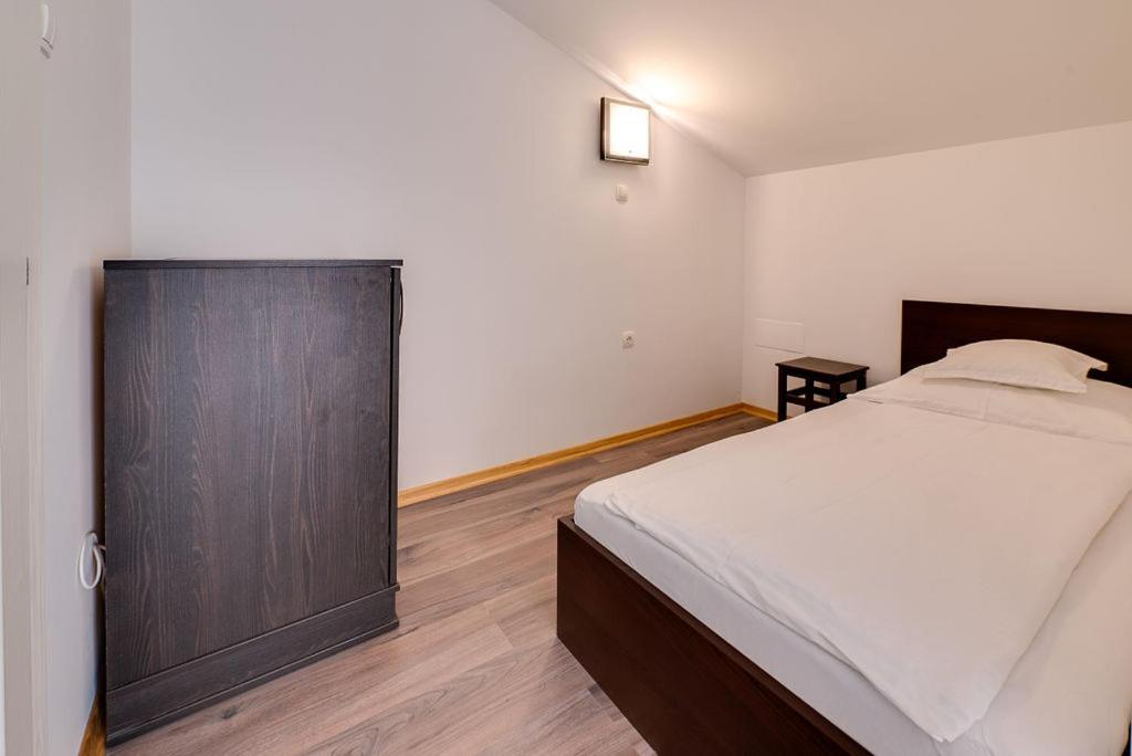 Bed & Breakfast Dosen III Baska  Luaran gambar
